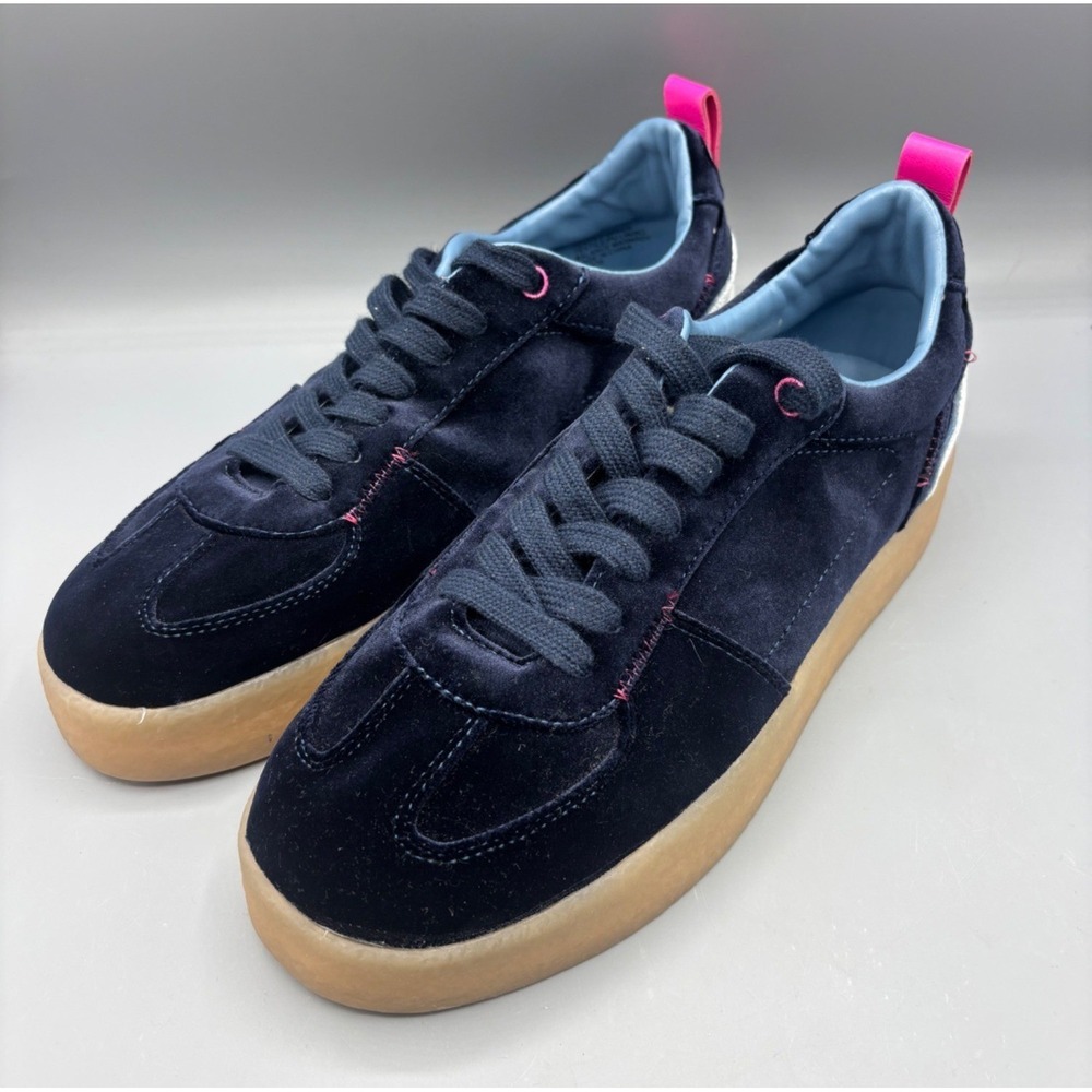 Steve Madden Tucker Navy Sneakers 9 Velour Casual Gum Sole Pink Accents